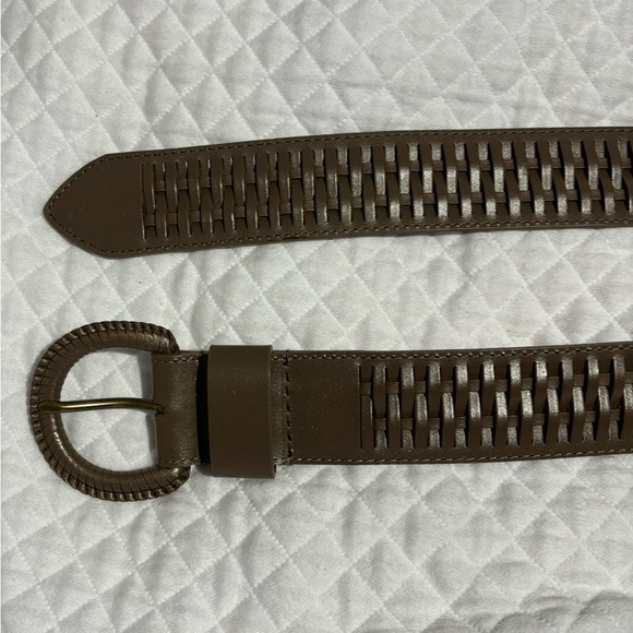 Loft Gold Leather Belt Size Large 44.5-inches Long - Picture 7 of 7